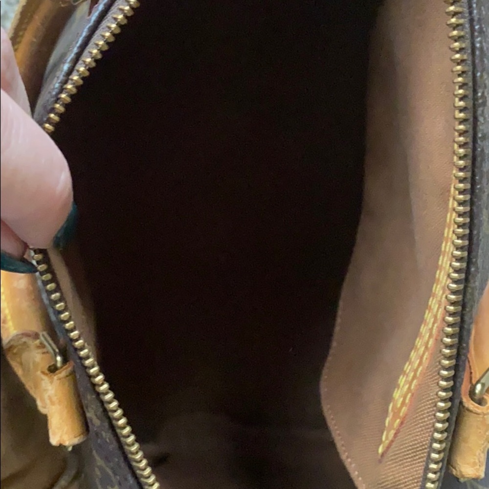 Authentic Speedy Louis Vuitton. - image 6